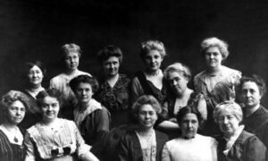 A historic photo of thirteen Des Moines Womens Club members seated together for a portrait.